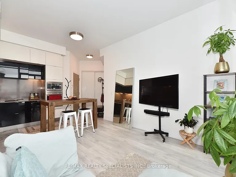1 Edgewater Dr #911 — Photo 29