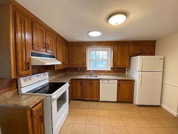 4th image of 49 Mayfair Dr