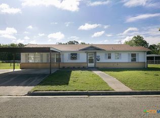 603 S Terry St, Cuero, TX 77954