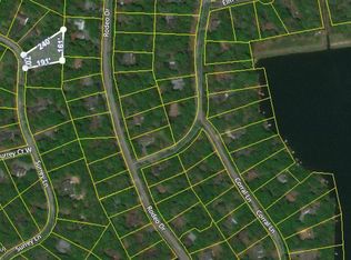 107 Surrey Ln, Blooming Grove, PA 18428