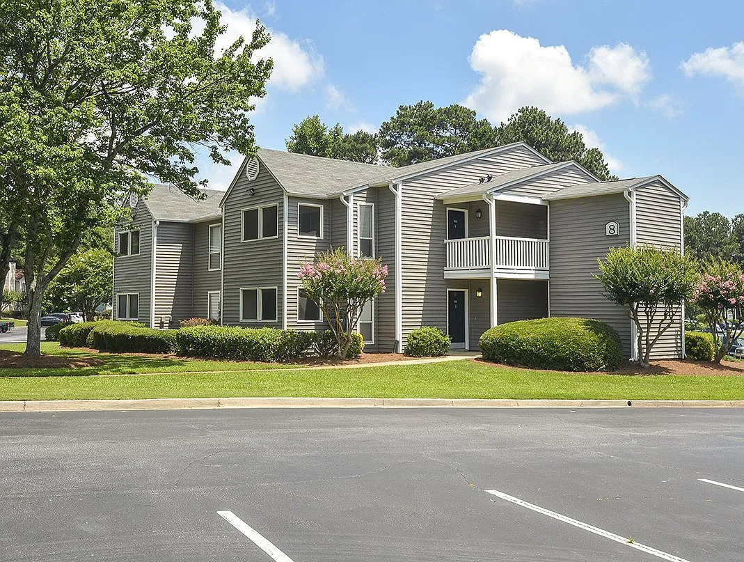 Spring Lake Apartments — Photo 3