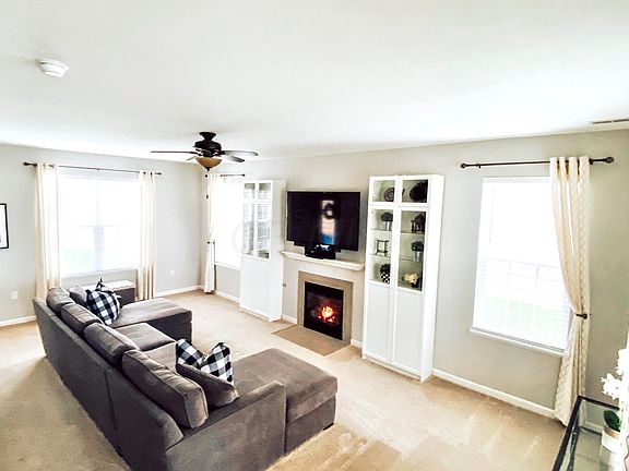 2nd image of 5489 Rainbow Falls St