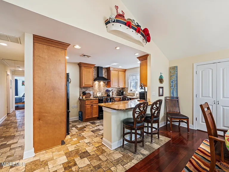 204 Randall Ave — Photo 13