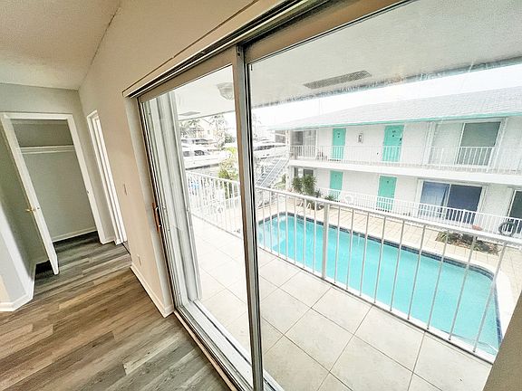 4th image of 1534 SE 15th St #9