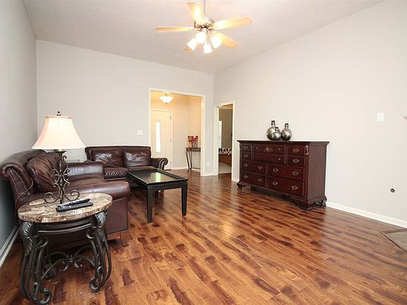 4th image of 71 Woodgrove Dr
