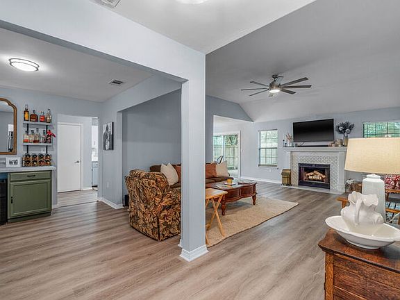 3rd image of 382 Brookwood Blvd