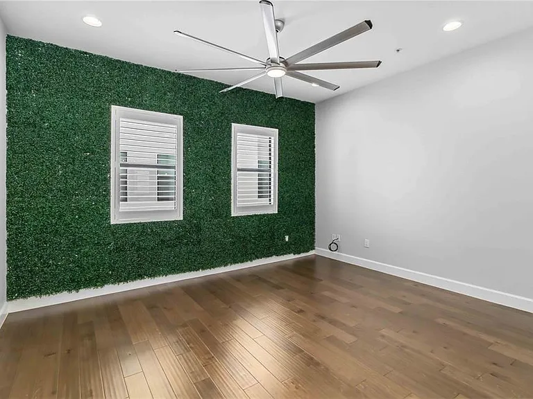 1332 W Gray St #5 — Photo 2
