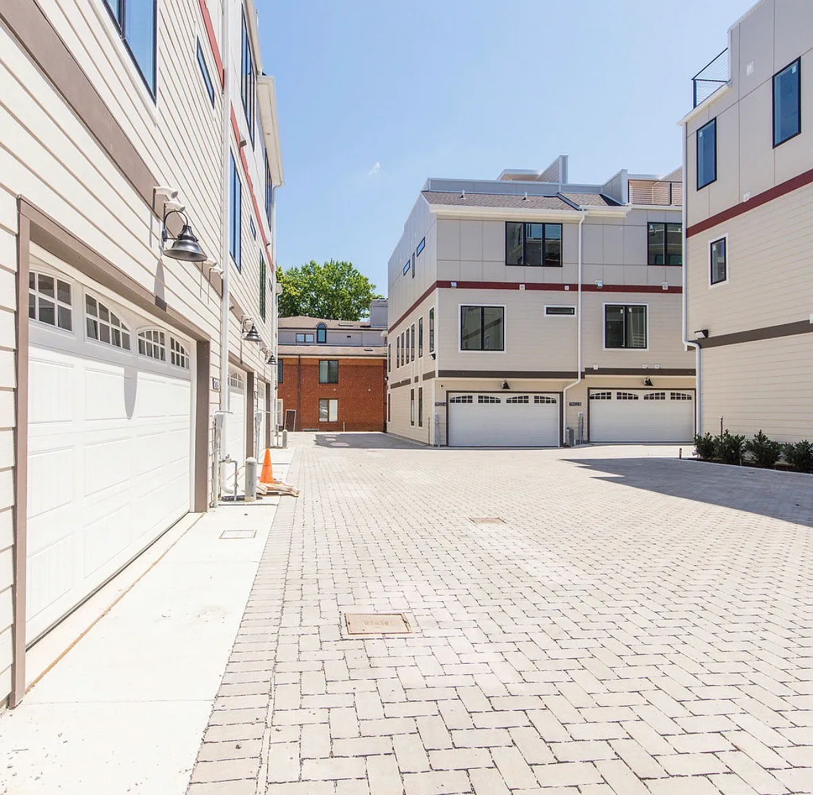4 bed, 2500 sqft, $5,250 — Photo 4