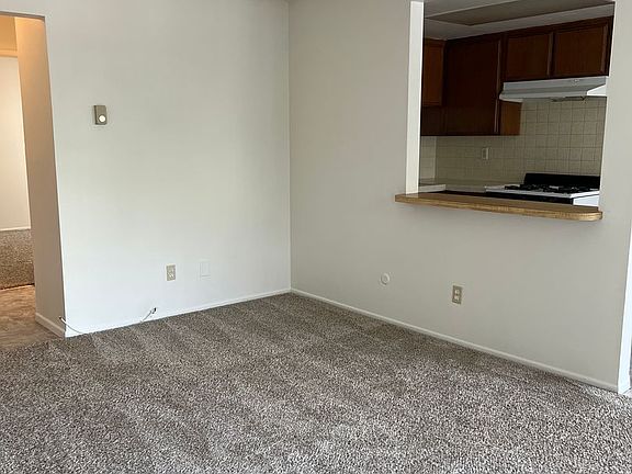 5th image of 555 N Gaffey St #216