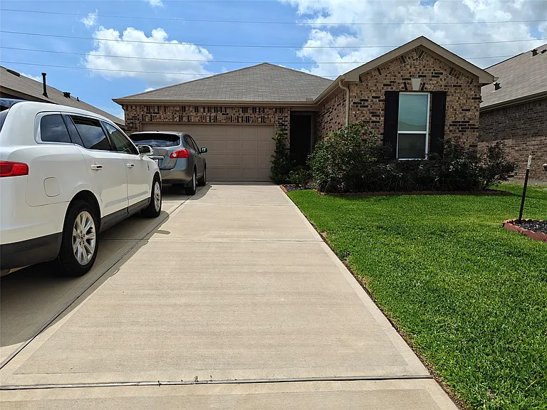 1270 Glendora Dr — Photo 2