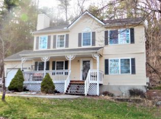 2374 Woodcrest Dr, East Stroudsburg, PA 18302