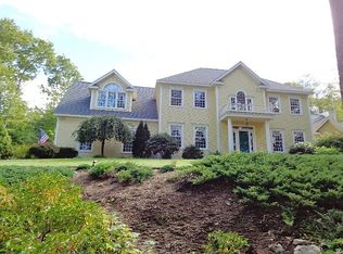 14 Cherry Ln, Bedford, NH 03110