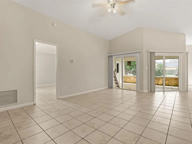 3075 Woolridge Dr — Photo 5