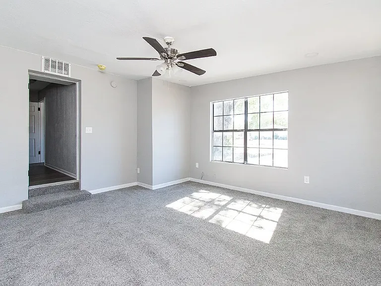 605 N Main St — Photo 15