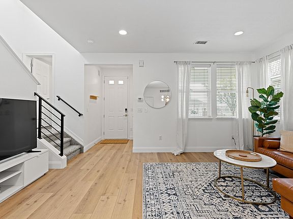 3rd image of 2536 Central Park Blvd