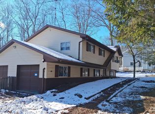 218 Mohican Rd, Canadensis, PA 18325