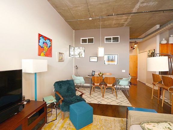 3rd image of 900 N Kingsbury St APT 1026