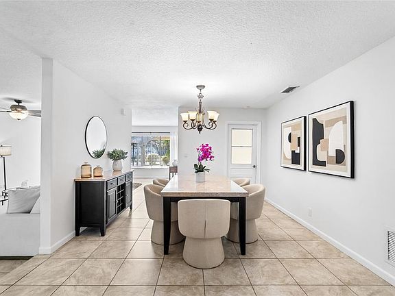 5th image of 1040 SW 12th Ave