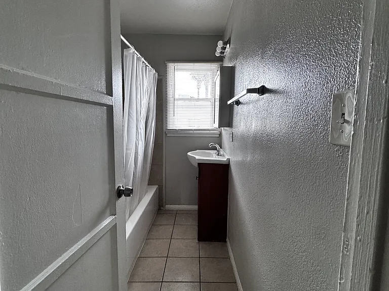 3961 Brockton Ave #4 — Photo 20