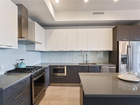 2nd image of 635 S Orange Ave #304