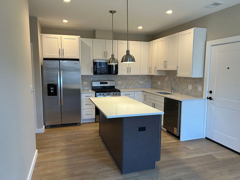 1st image of 1721 W Wrightwood Ave #B