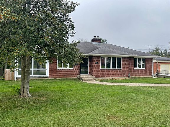 2nd image of 901 Plainview Ave