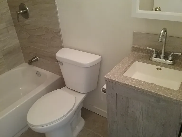 2522 W Wells St — Photo 11