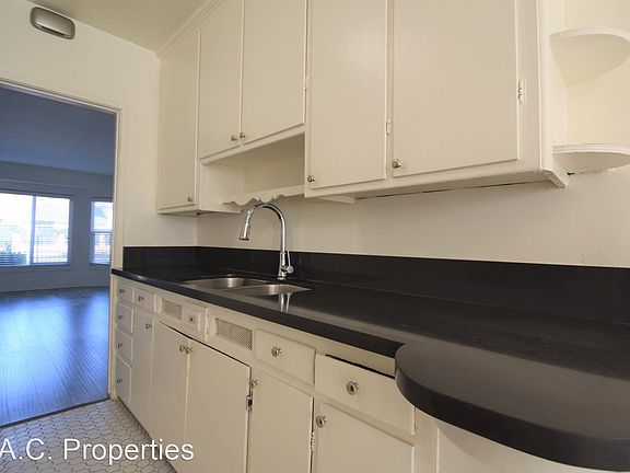 5th image of 908 Glenoaks Blvd APT 3