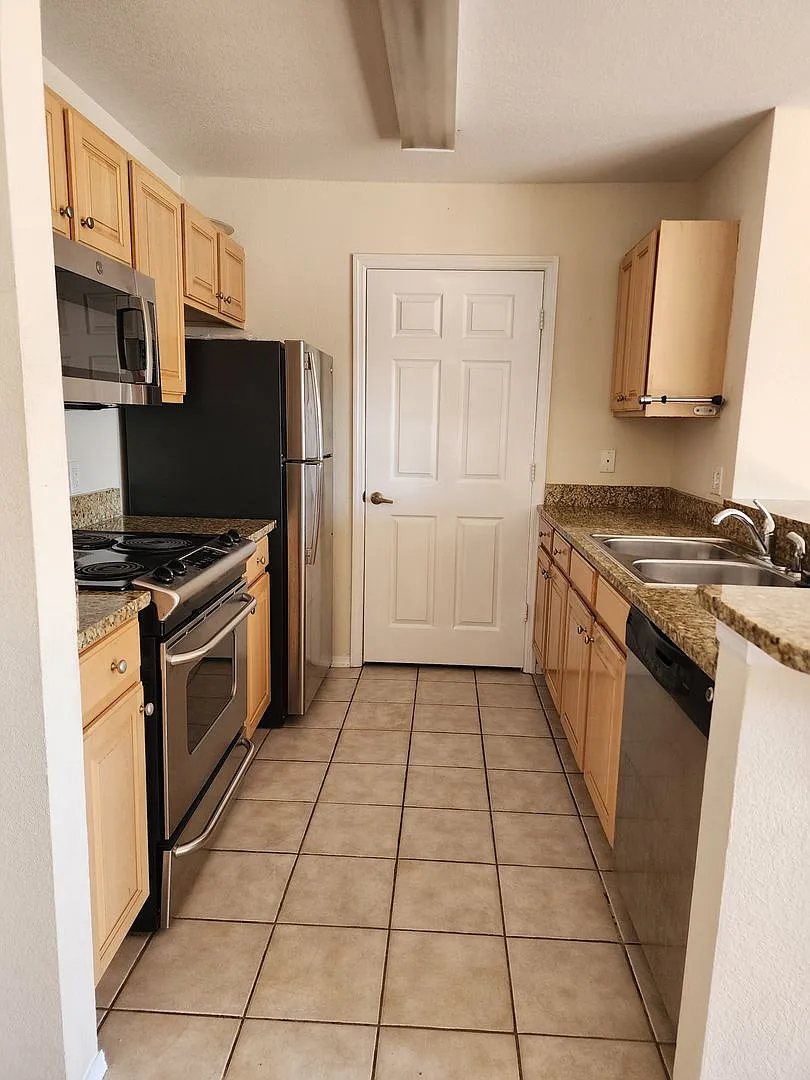 For Lease - 3 BR|2 BA Nautilus Cove Condo! Includes Water/Sewer, Garbage! — Photo 3
