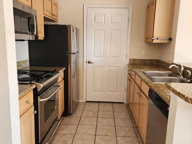 212 Cape Cod Dr — Photo 3