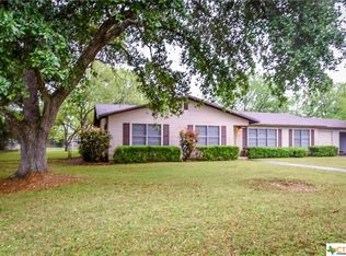 317 W 5th St, Flatonia, TX 78941