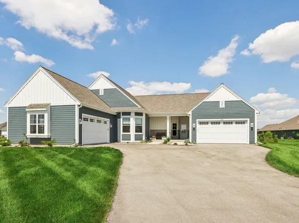1390 Prairie Creek CIRCLE #11, Oconomowoc, WI 53066