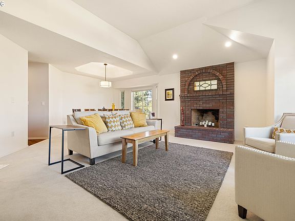5th image of 18078 Crest Ct