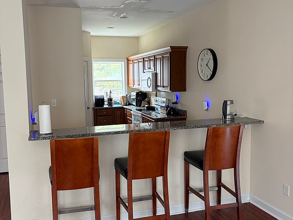 5th image of 5003 Killam Ave Unit 1