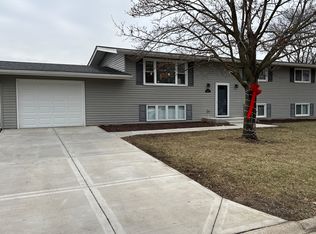 110 Hickory Ln, Morris, IL 60450