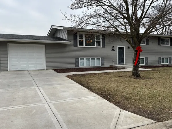 110 Hickory Ln, Morris, IL 60450