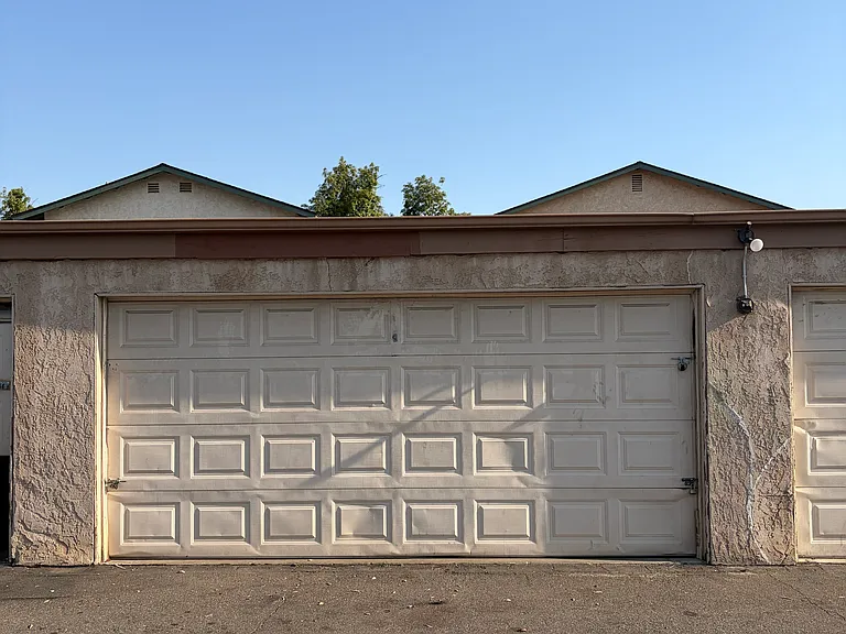 2423 W Acacia Ave — Photo 16