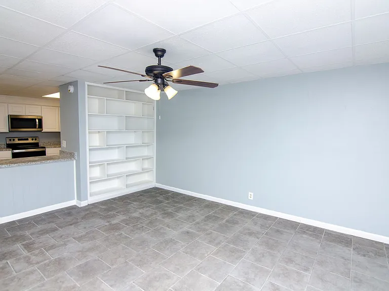 1041 Harold Dr — Photo 2