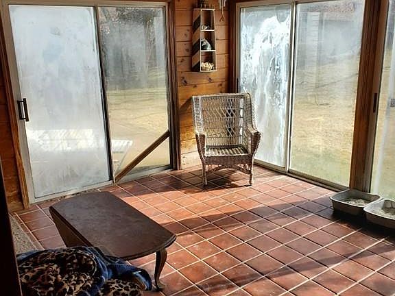 4th image of 15 Cushing Dr