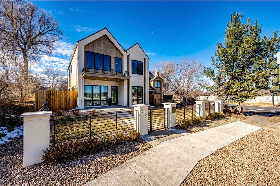 5 bed, 4684 sqft, $7,975 — Photo 1