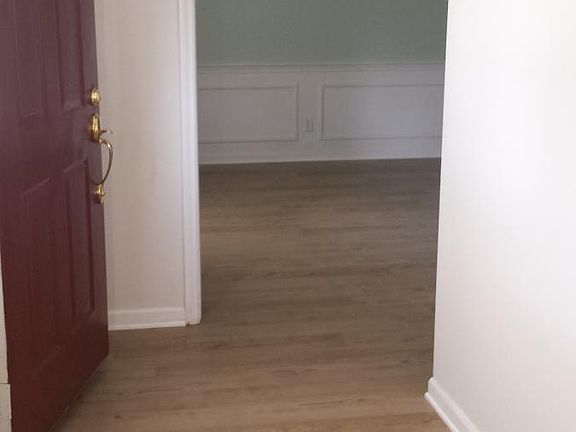 4th image of 23 Sunbury Ct