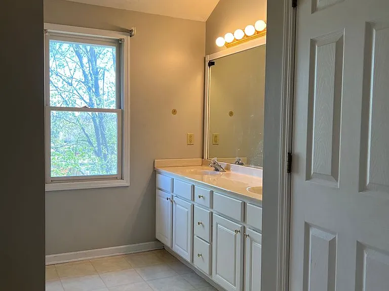 6623 S 162nd Ave — Photo 12