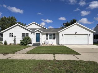 509 W Court St, New Hampton, IA 50659