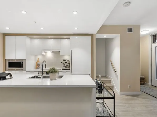 82 Switchmen St, Vancouver, BC V6A 0C6