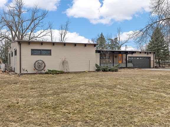 3rd image of 1945 30th Street Dr SE