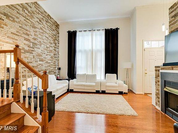 3rd image of 171 Martin Ln