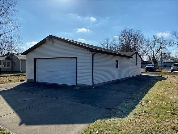 4th image of 3372 N Wendover Cir