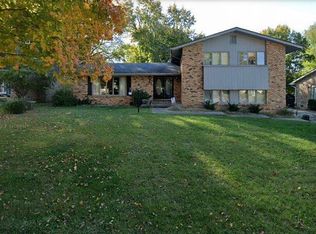 747 Crestline Dr, Decatur, IL 62526