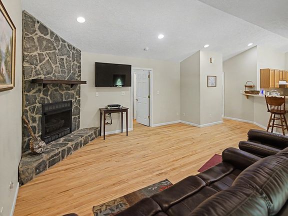 4th image of 788 Martin Rd