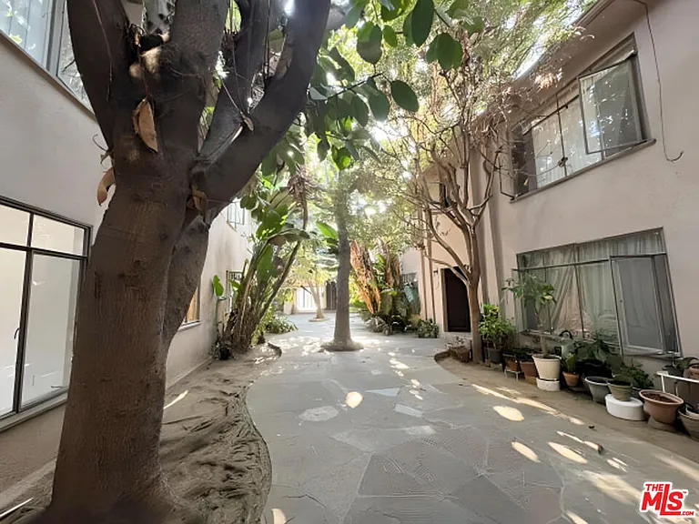 470 S Mariposa Ave #7 — Photo 13
